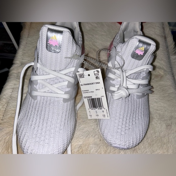 Adidas Ultra Boost - Picture 3 of 5